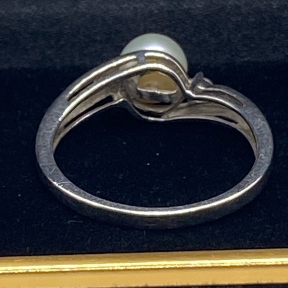 Pearl & Silver Ring With Two Stones - Picture 11 of 16
